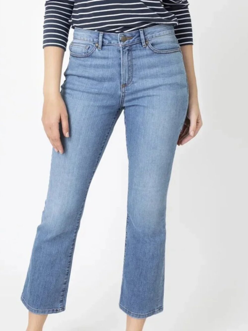 ANN MASHBURN Flare Cropped 5-Pocket Jean in Light Wash Size 29